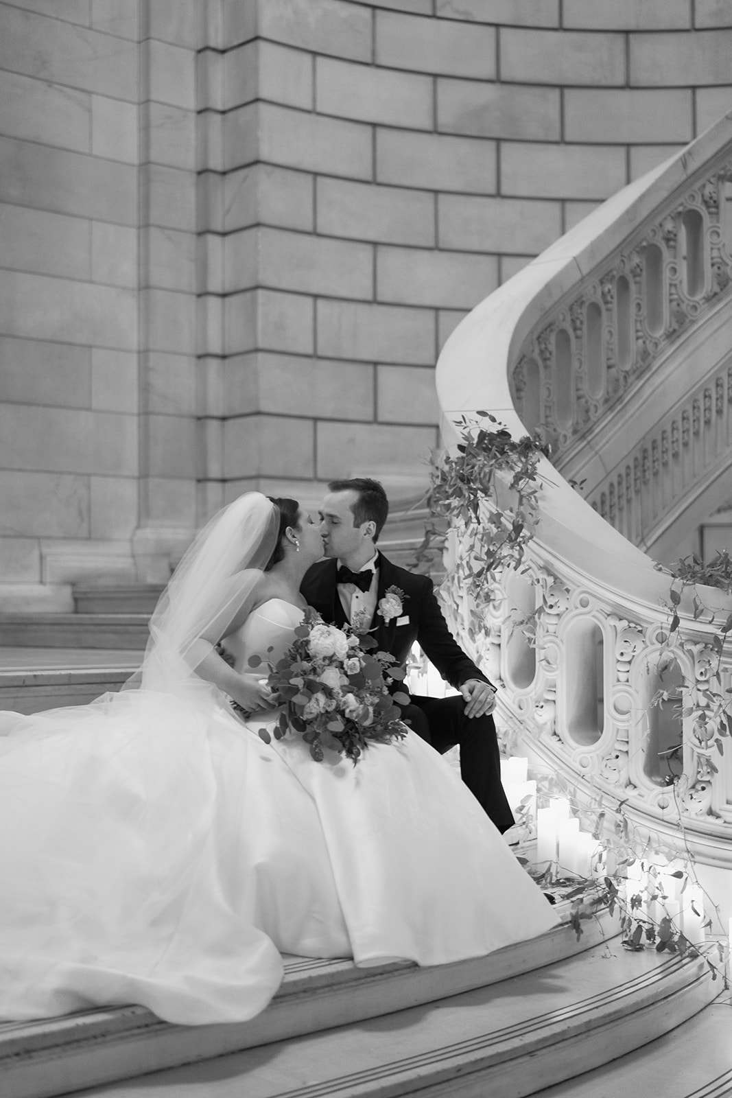 Newlywed couple at the Old Courthouse in Cleveland, Ohio